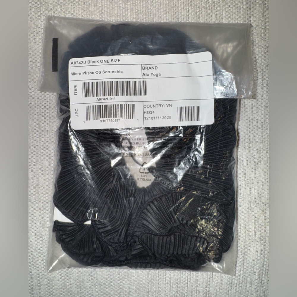 NWT ALO Yoga Black Micro Plisse Scrunchie - Picture 4 of 4